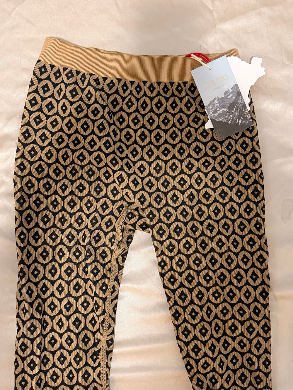 Geometric Knit Leggings in Tan and Black